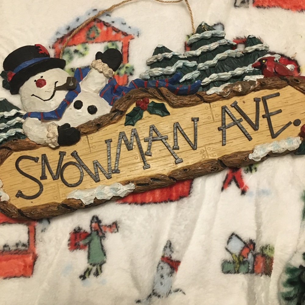 Snowman Ave sign